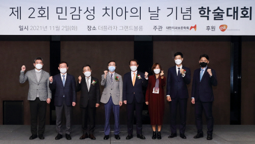 [이미지] 제 2회 민감성 치아의 날 기념 학술대회 단체 사진