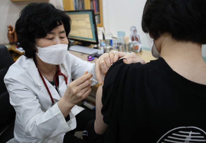 12∼15세 화이자 접종 시작<YONHAP NO-4085>