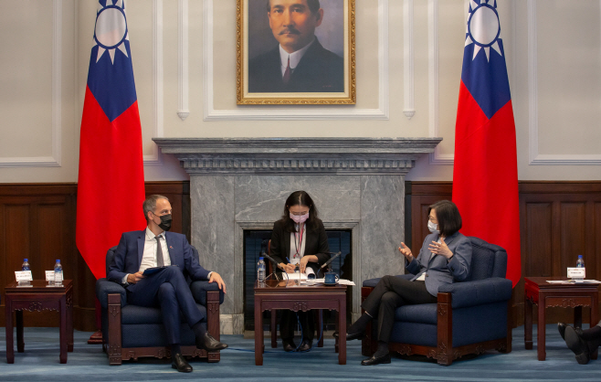 TAIWAN-EUROPE/ <YONHAP NO-4171> (VIA REUTERS)