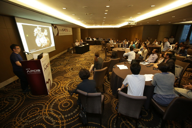 [사진2] 선천성 심장질환 세션의 열띤 토론