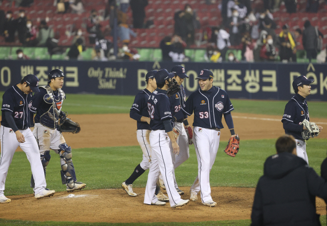 먼저 웃은 두산<YONHAP NO-5438>