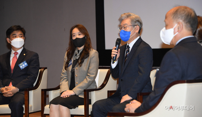 이재명, 주식시장 발전과 개인투자자 보호를 위한 간담회