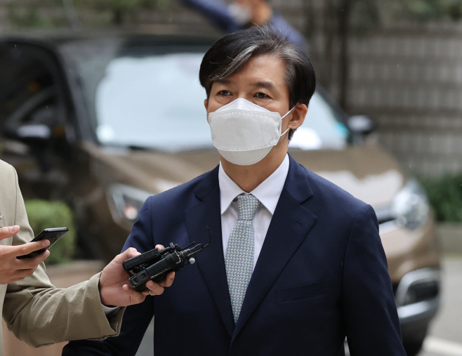 법정 향하는 조국<YONHAP NO-2211>