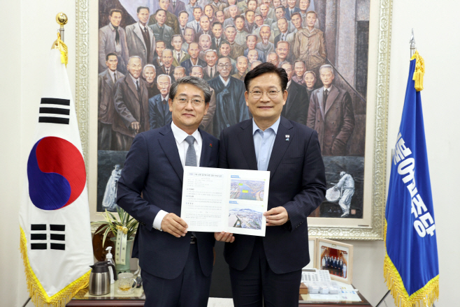 왼쪽 김순호 구례군수 오른쪽 더불어민주당 송영길 대표