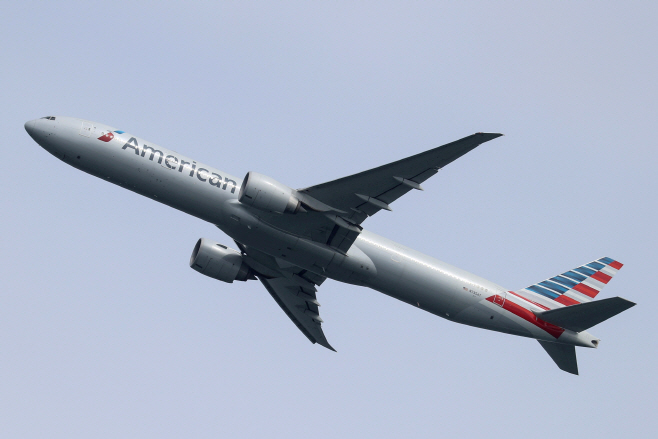 USA-AMERICAN AIRLINE/ASSAULT <YONHAP NO-2168> (REUTERS)