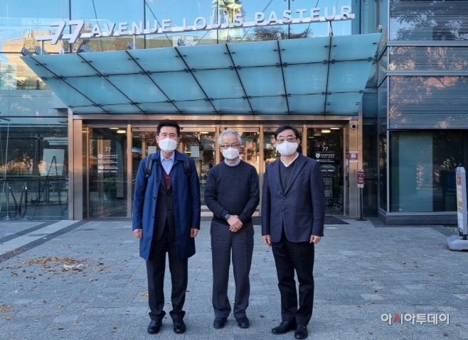(왼쪽부터) 이강덕 포항시장, Luke Lee 하버드의대 교수, 김무