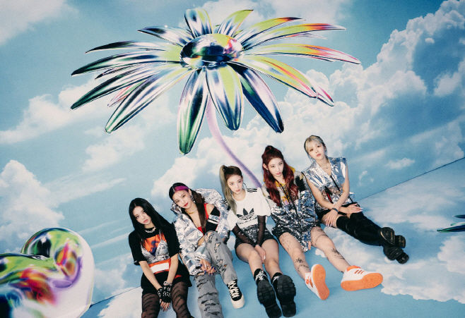 ITZY 정규 1집 이미지 (1)