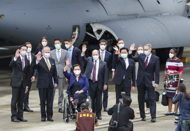 Taiwan US Senators <YONHAP NO-1868> (AP)
