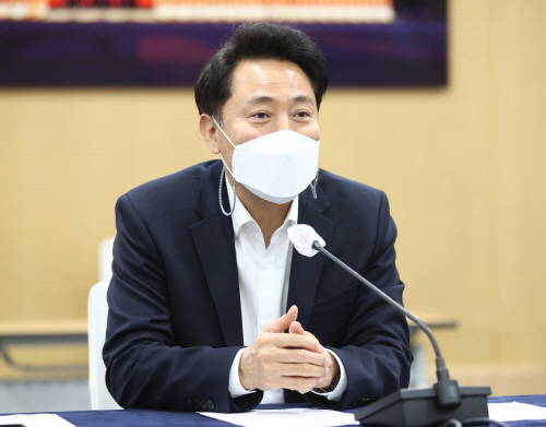 약사회 간담회서 인사말하는 오세훈 시장<YONHAP NO-2943>