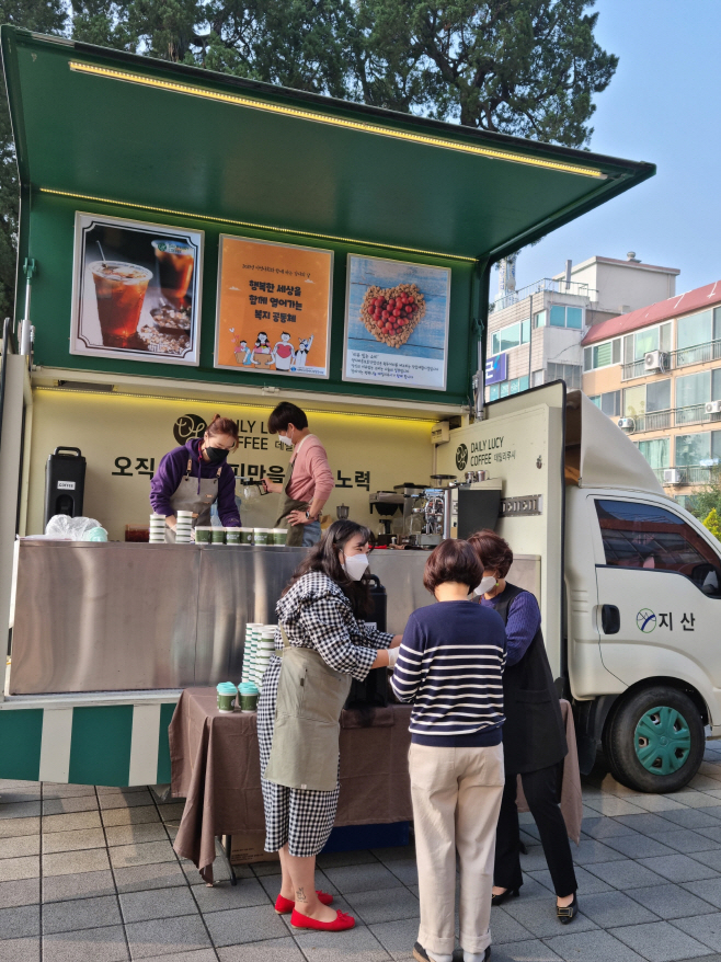 커피트럭 운영 모습