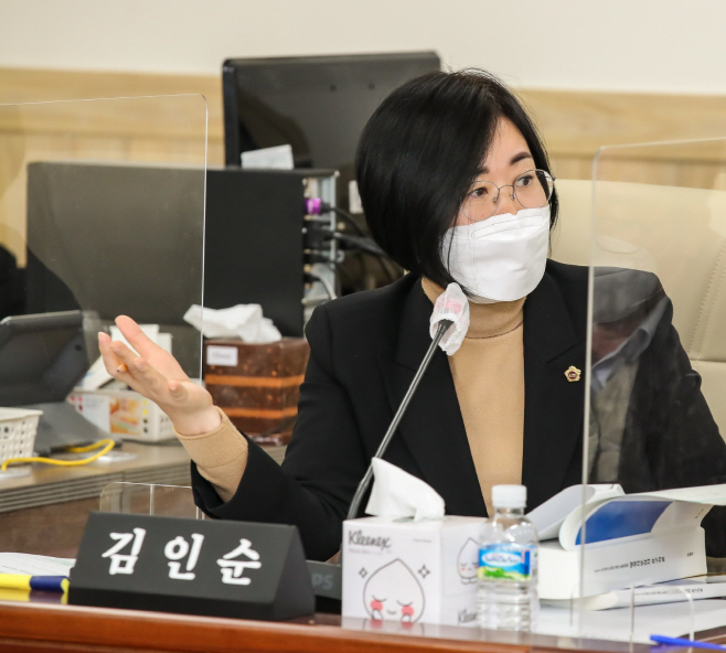 김인순 의원, 노동국 행감