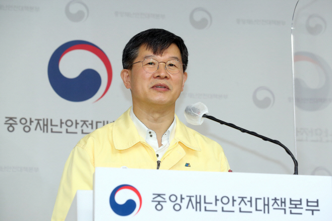 코로나19 대응 정례브리핑하는 이기일 중대본 제1통제관