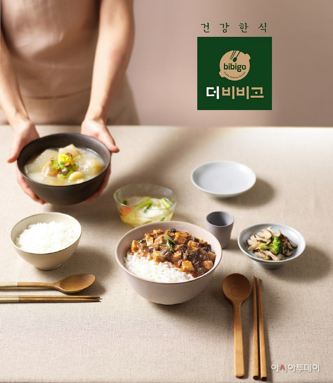 더비비고 대표 메뉴 식탁 연출 이미지