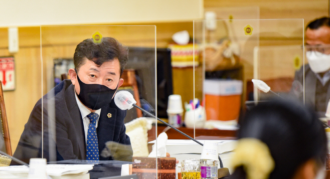 박근철 의원, 인사권 독립