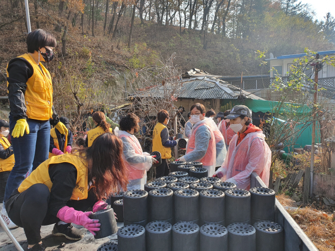 영주아리랑로타리클럽, 연탄나눔 봉사(2)