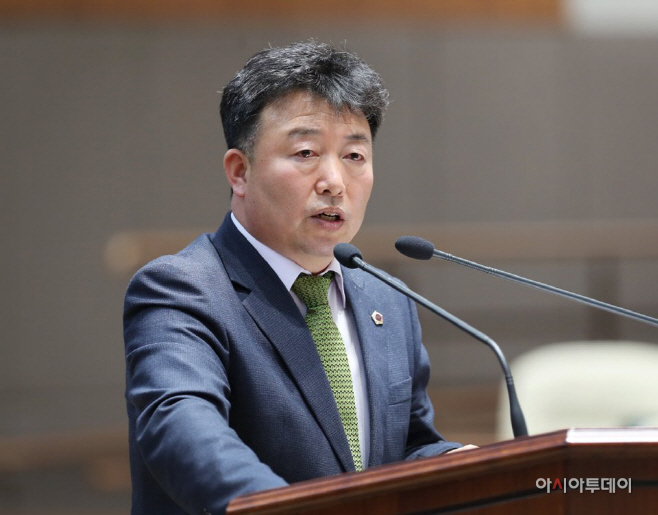 사용자 편의는 뒷전…전기차 충전소 문제 있다.