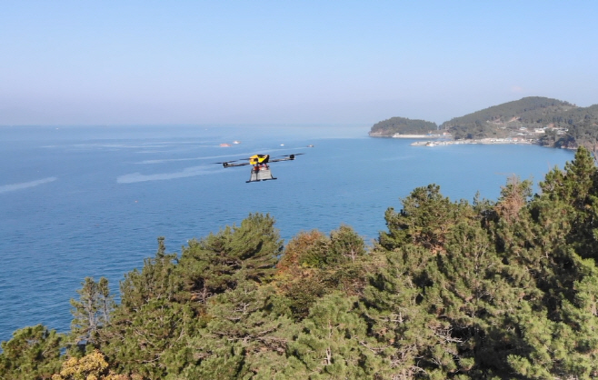 고흥군, 섬 지역 드론택배 실증 성공 (1)