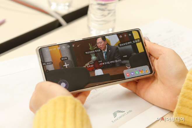 1. 메타버스 플랫폼을 이용한 이삼걸 대표이사 인사말 송출