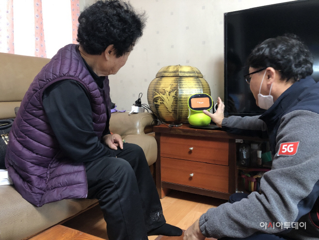 충남 자살예방 AI 케어로봇 돌봄 서비스 제공 시작