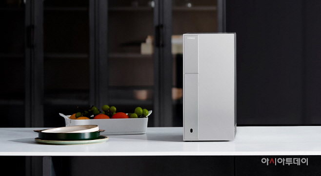 [사진자료1] 코웨이 정수기 세로 인테리어컷 (1)