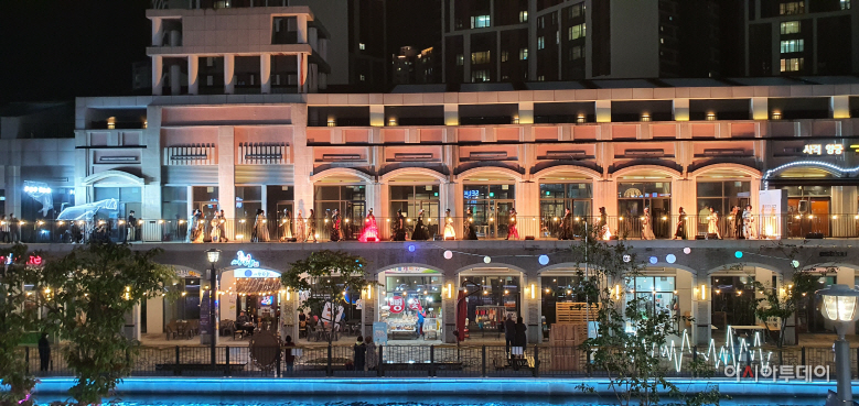 참고사진 3-1_라베니체 '메디코 델라 코로나' 시니어 패션쇼