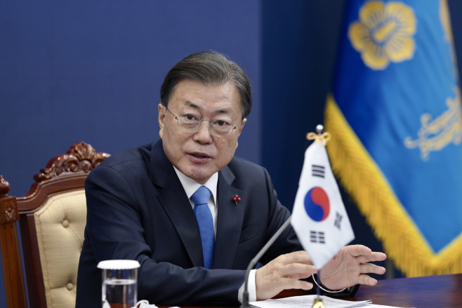 민주주의 화상 정상회의 참석한 문재인 대통령