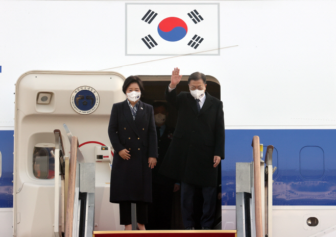 호주 국빈방문 나서는 문재인 대통령