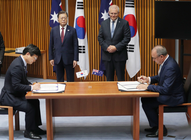 한-호주 협정 서명식 배석한 양국 정상