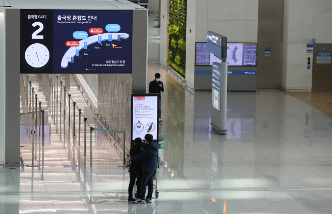 썰렁한 인천공항 출국장<YONHAP NO-2551>