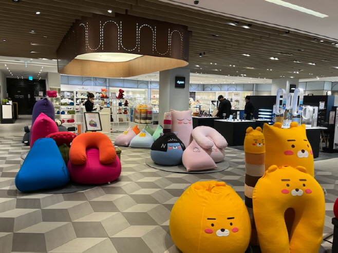 본점 7층 요기보X카카오프렌즈 팝업매장