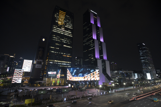 강남 코엑스 일대 네온사인