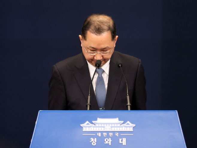 '아들 입사지원서 논란' 김진국 민정수석 사의.