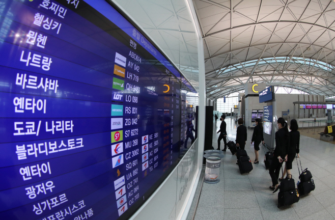 썰렁한 인천공항 출국장<YONHAP NO-3319>