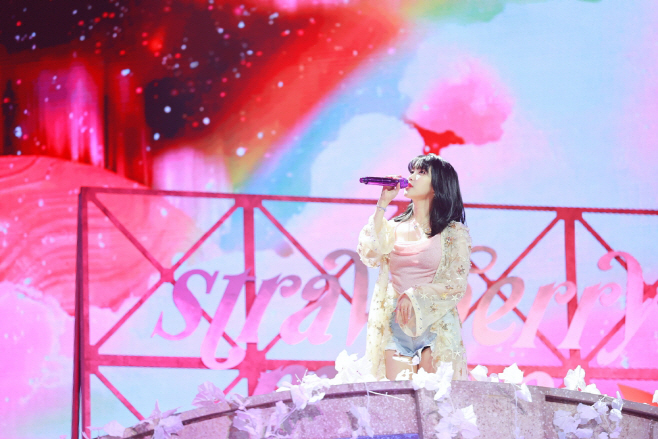 MMA2021_아이유_strawberry moon