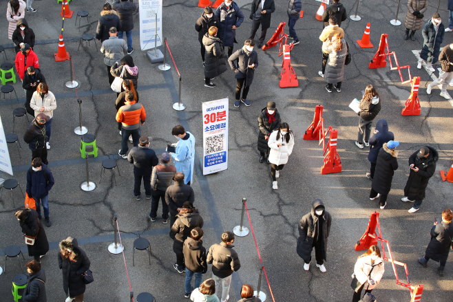 코로나 위중증 환자수 1천63명<YONHAP NO-0982>