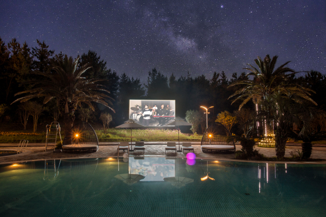 사본 -휘닉스 제주_온수풀 랜선 콘서트