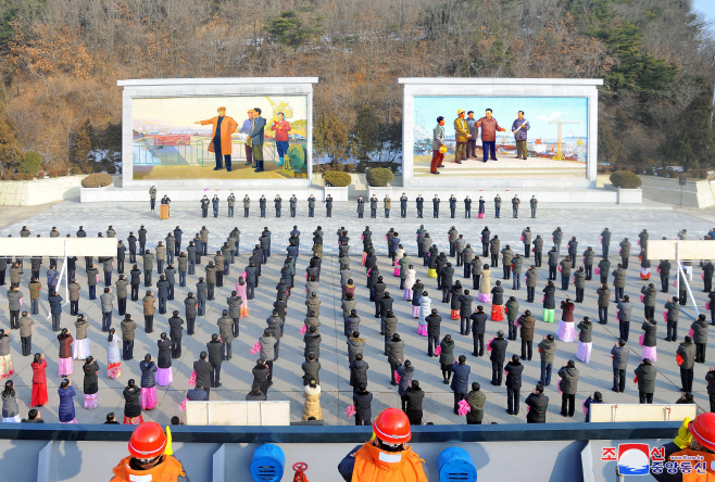 북한, 1만2천t급 화물선 '장수산'호 출항식…