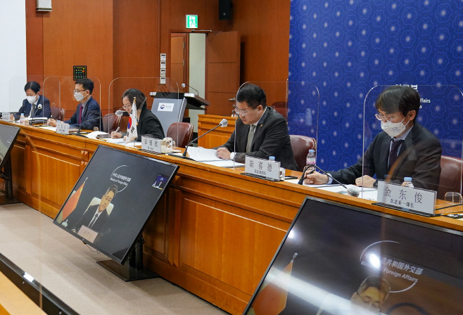 화상으로 개최된 한중 외교차관 전략대화