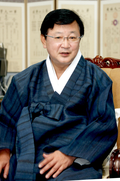 0101_시장님_한복_사진_(1)