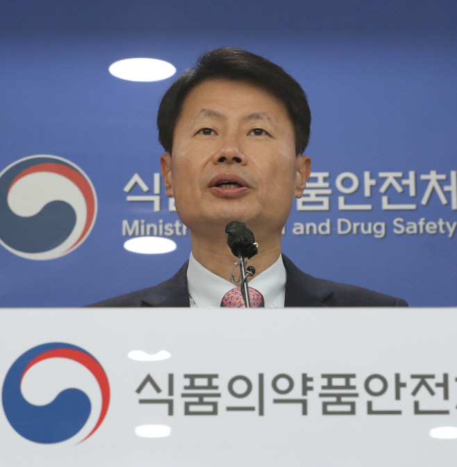 김강립 처장, 먹는 코로나19 치료제 '팍스로비드...<YONHAP