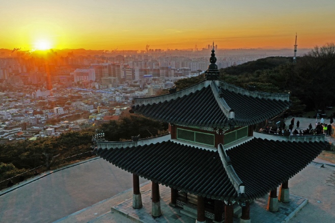 “수원시가 안전하고 안정적인 미래를 만들겠습니다” 1