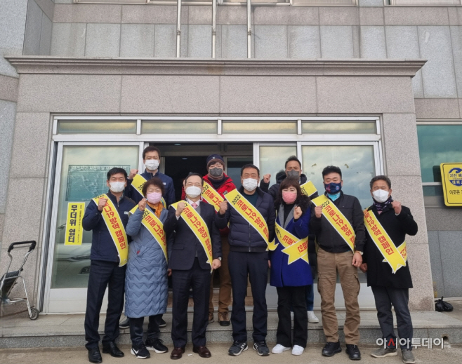 사진(앞줄왼쪽3번째장정일처장_4번째강신원감포읍발전협의회장)