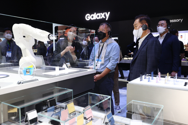 정의선-한종희, CES 2022 삼성전자 부스 투어