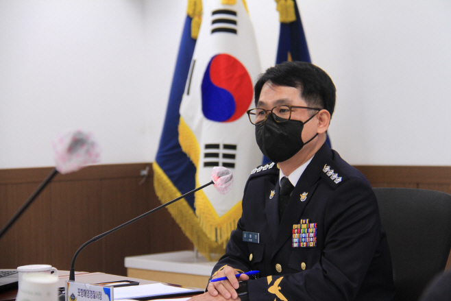 신임 김형민 포항해양경찰서 서장 취임식 개최(취임사를 하고