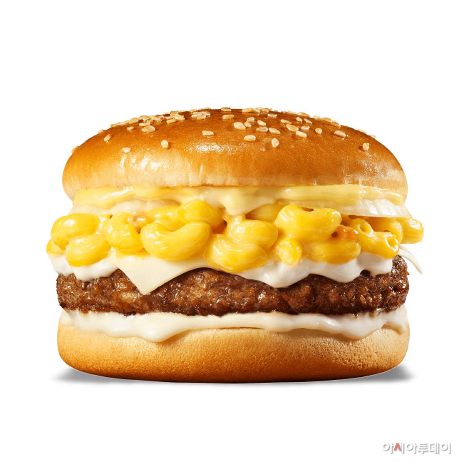 신세계푸드_노브랜드 버거 트리플 맥앤치즈 버거
