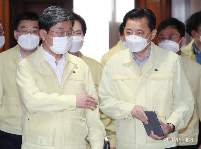 [포토] 이야기 나누는 전해철-황성규