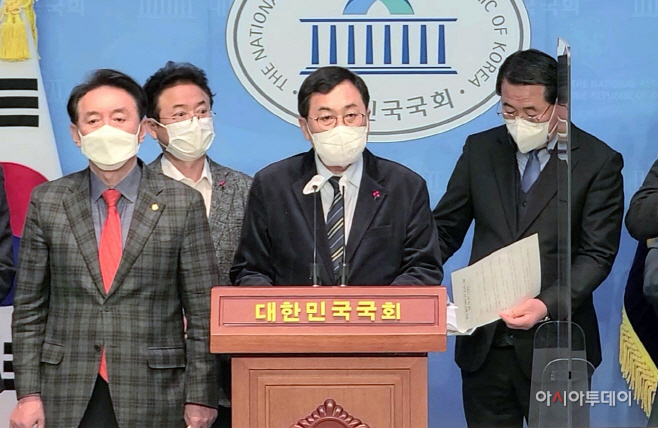주낙영 경주시장이 17일 국회 소통 관에서 '정부 탈 원전 정책