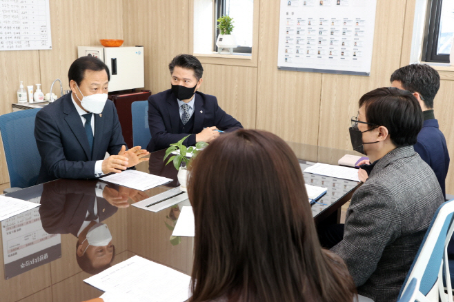 장현국 의장, 찾아가는 현장 도의회 고등동 행정복지센터 방문