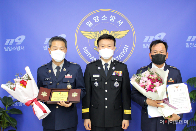 상동면 남성의용소방대장 감사패 및 임명장 전수식 단체사진
