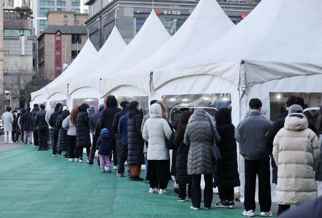 신규확진 1만7천532명, 어제보다 6명 증가…엿새...<YONHAP
